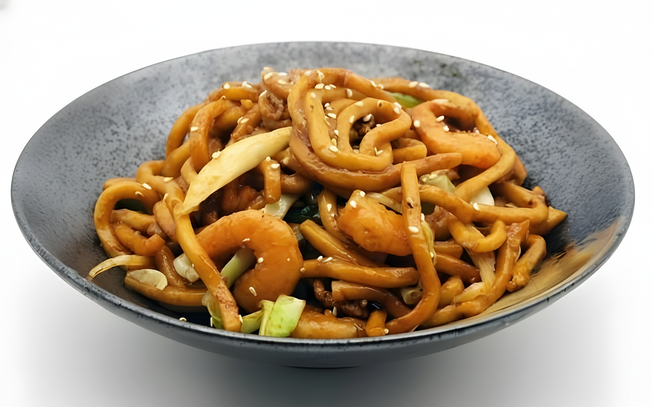 E7. Fried Handmade Udon with Seafood in Japanese Style